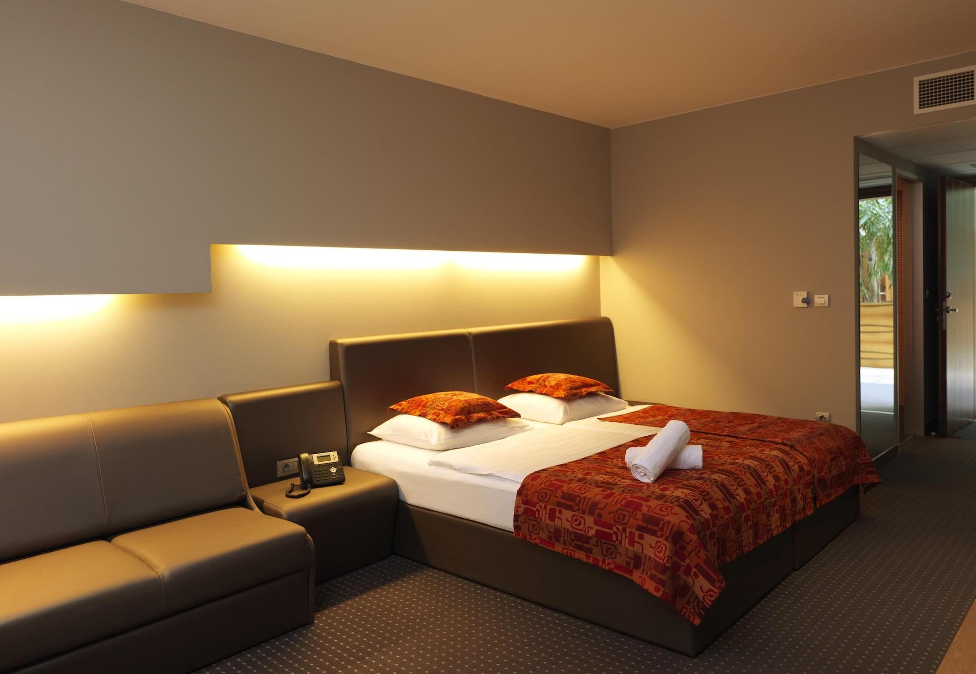 Hotel Thermana Park Lasko**** Superior Exteriör bild